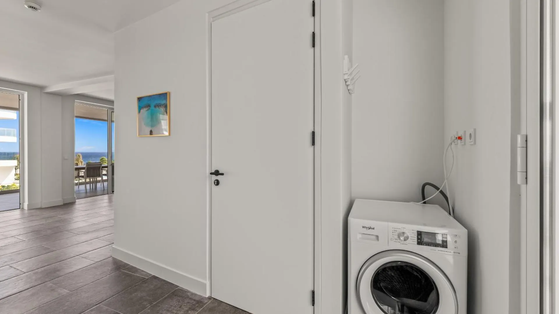 One Mambo 19, Beachfront Apartment Willemstad