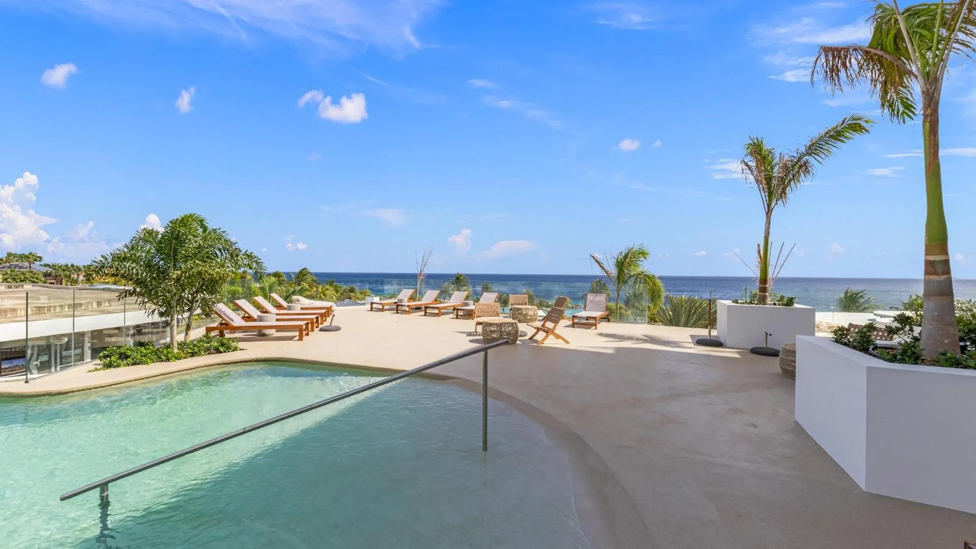 One Mambo 19, Beachfront Apartment Willemstad Curaçao