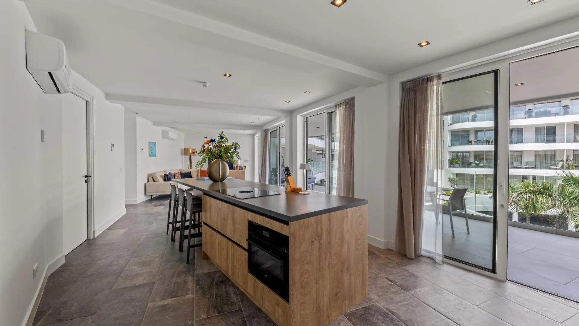 One Mambo 19, Beachfront Apartment Willemstad 0*,