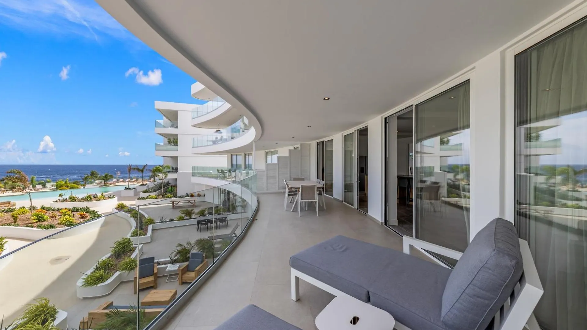 One Mambo 19, Beachfront Apartment Willemstad Curaçao