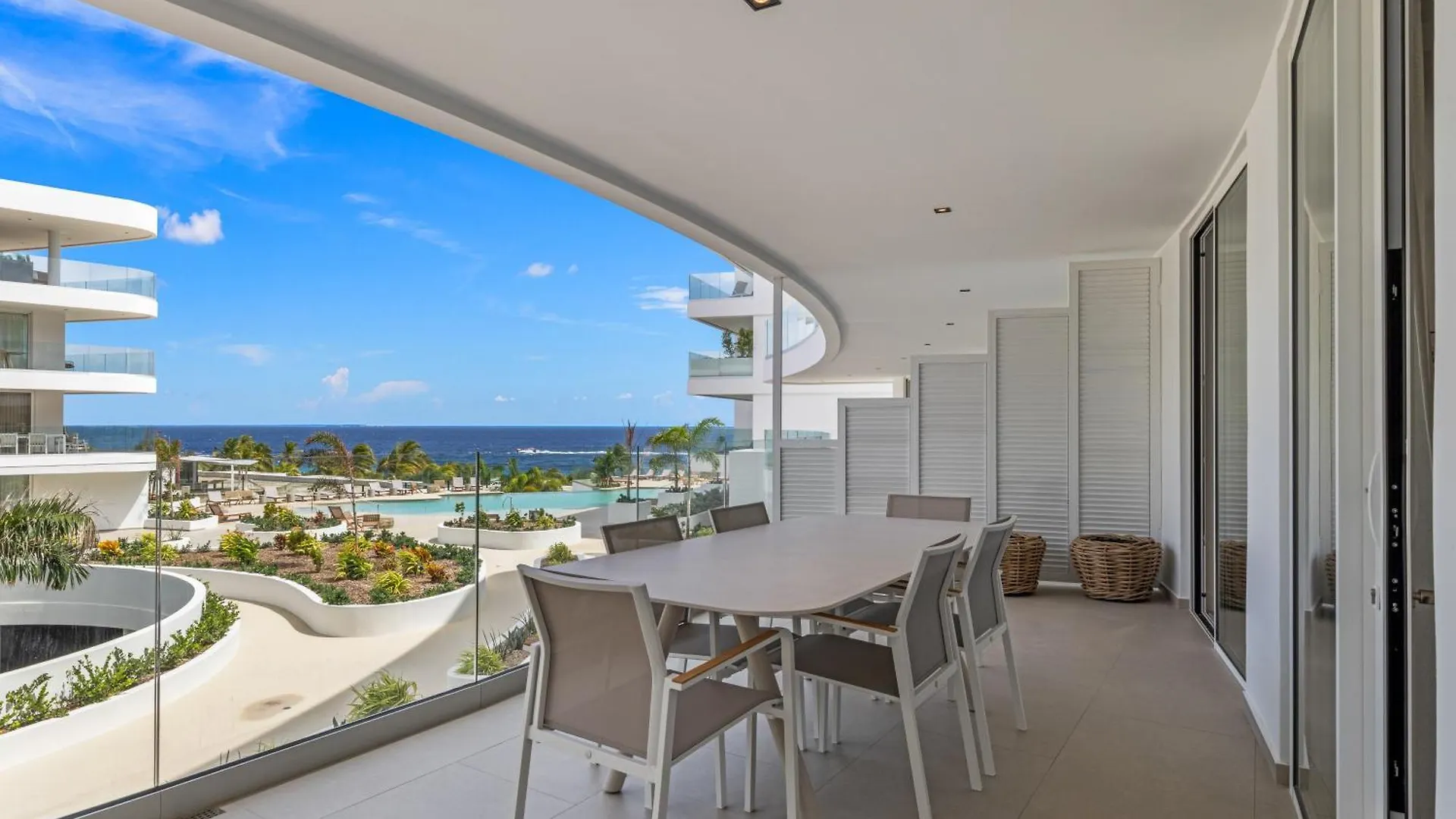 One Mambo 19, Beachfront Apartment Willemstad Curaçao