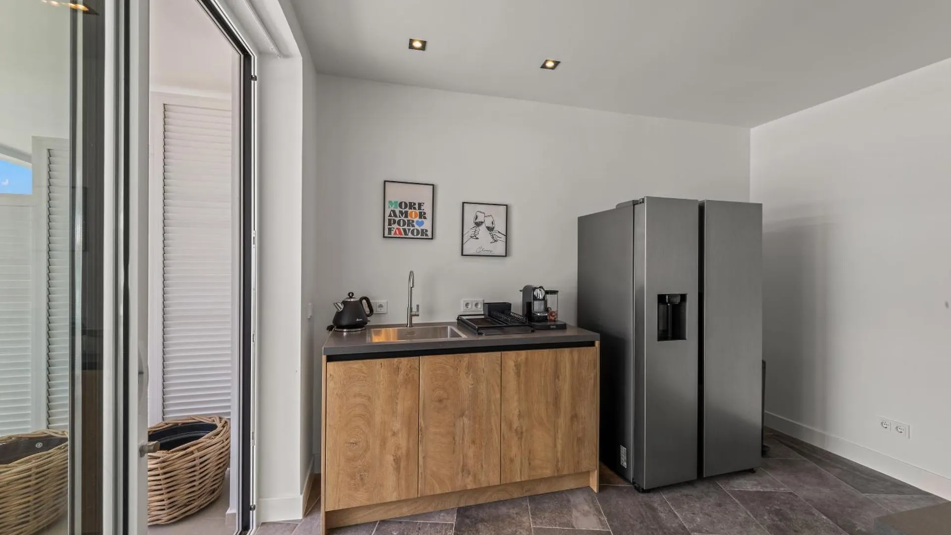 One Mambo 19, Beachfront Apartment Виллемстад Кюрасао