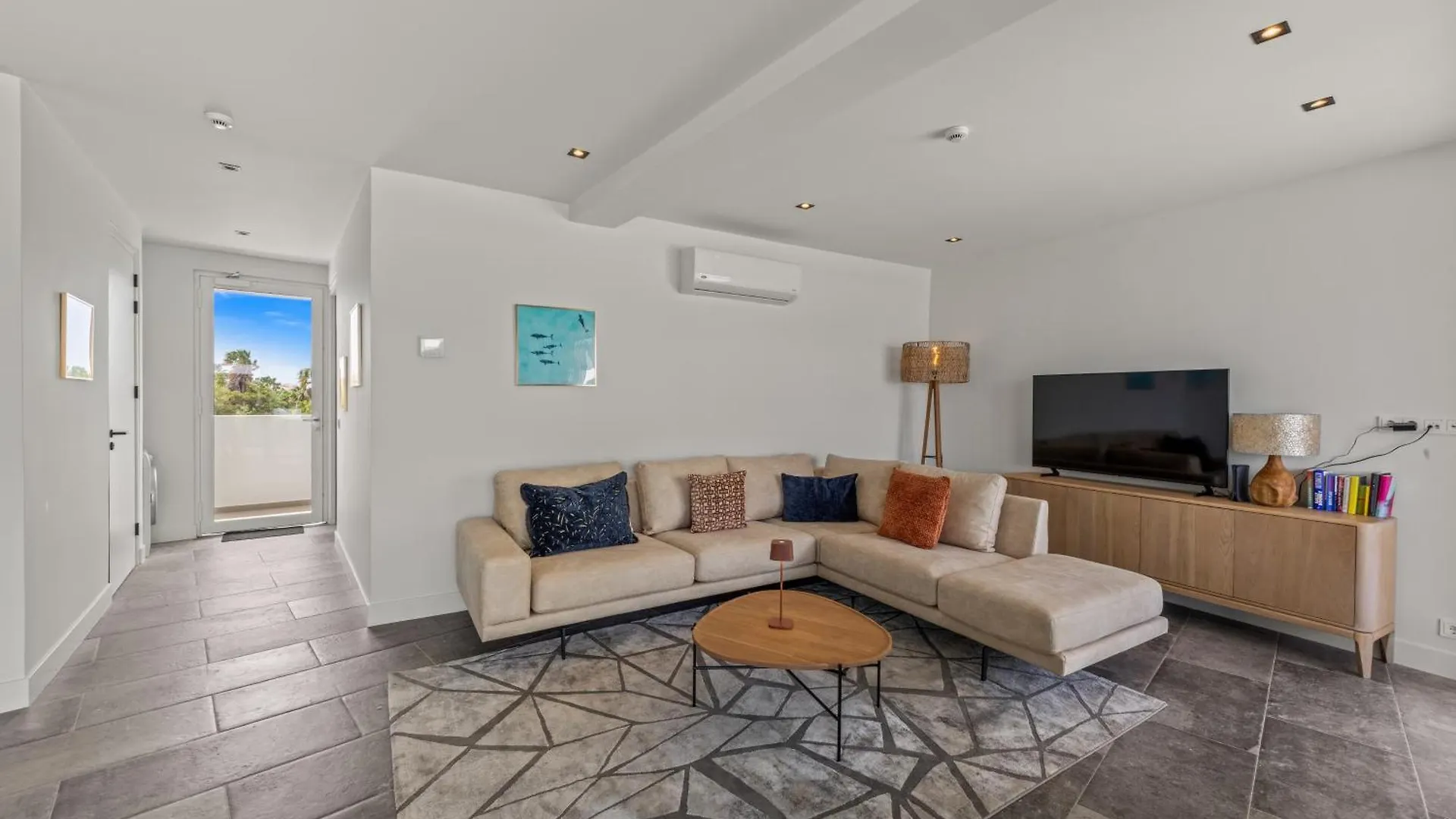 One Mambo 19, Beachfront Apartment Виллемстад Кюрасао