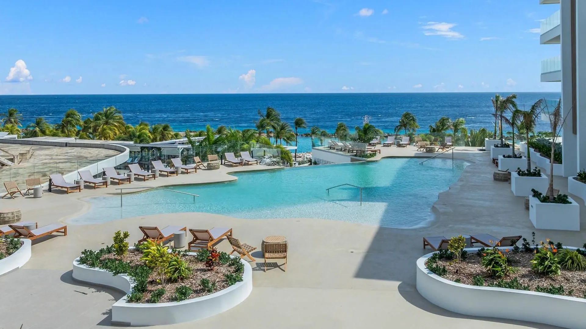 One Mambo 19, Beachfront Apartment Виллемстад
